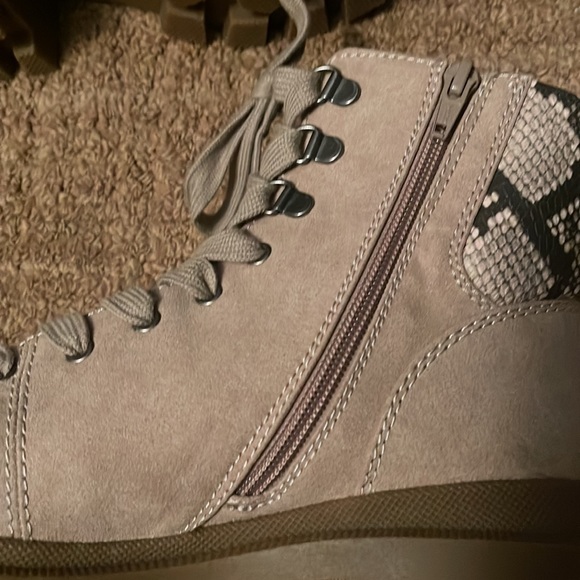 Universal Thread tan boots. Size 8 1/2. New! - Picture 9 of 10